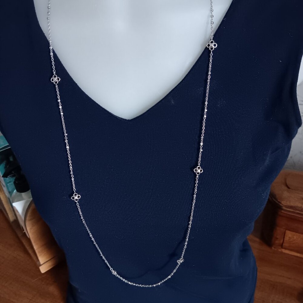Kendra Scott necklace